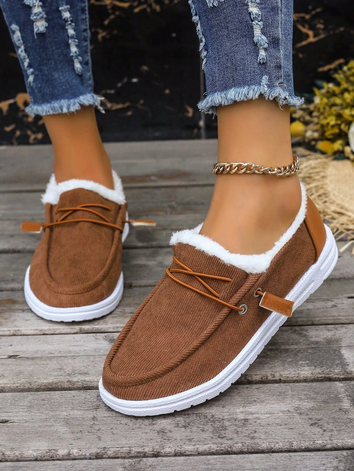 Ladies' Brown Corduroy Material Lace-up Flat Outdoor Casual Shoes With Plush Lining