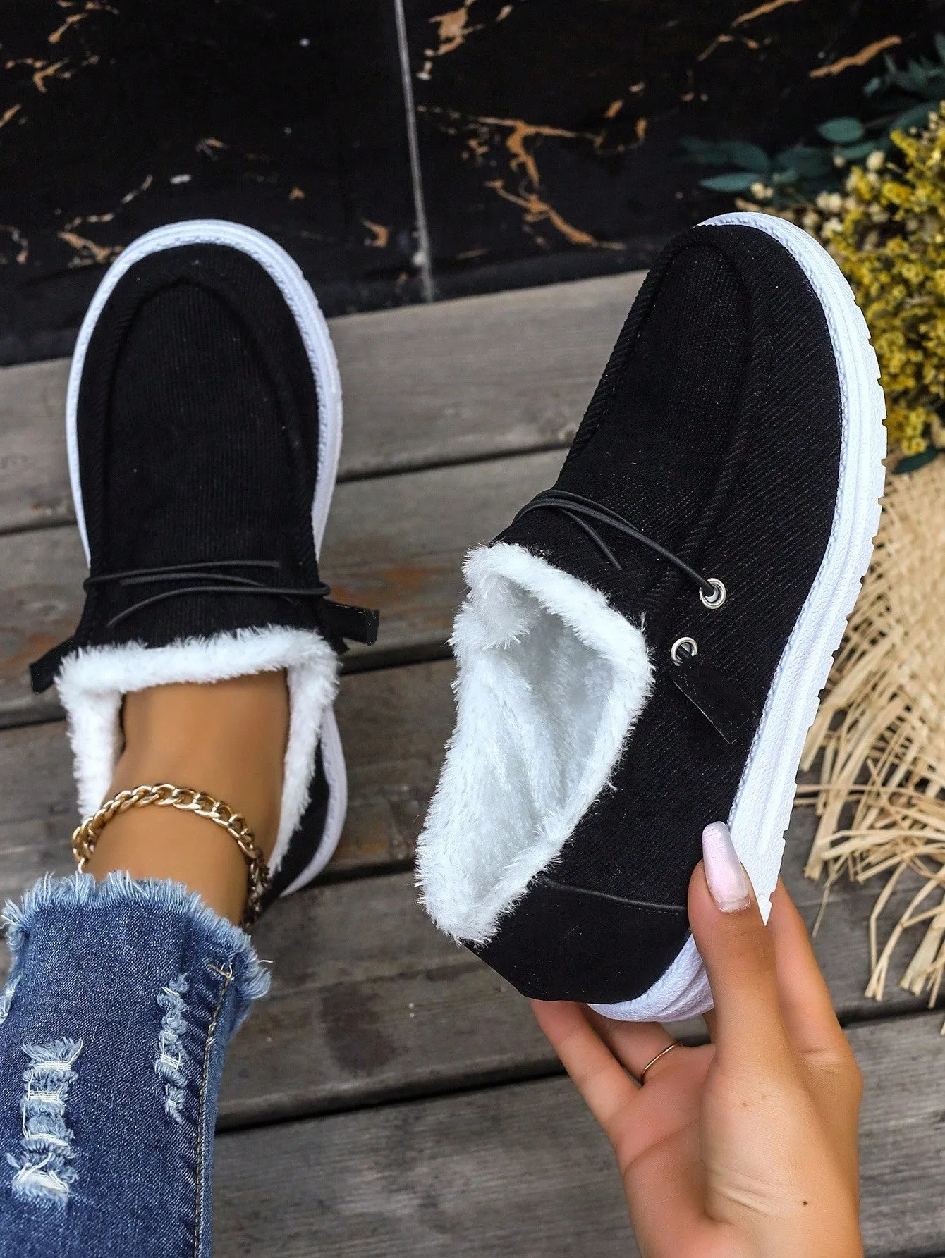 Ladies' Brown Corduroy Material Lace-up Flat Outdoor Casual Shoes With Plush Lining
